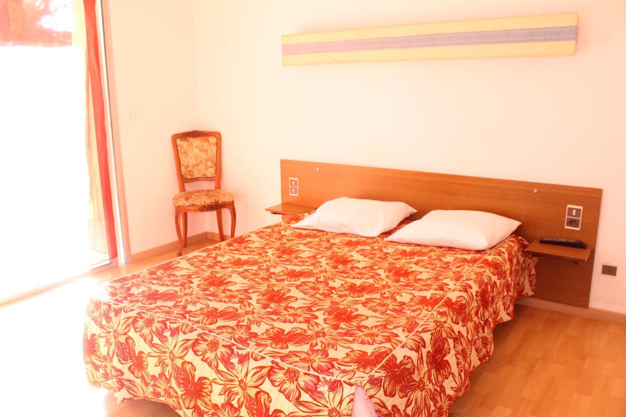 Hotel Restaurant La Garenne Tresserre Cameră foto